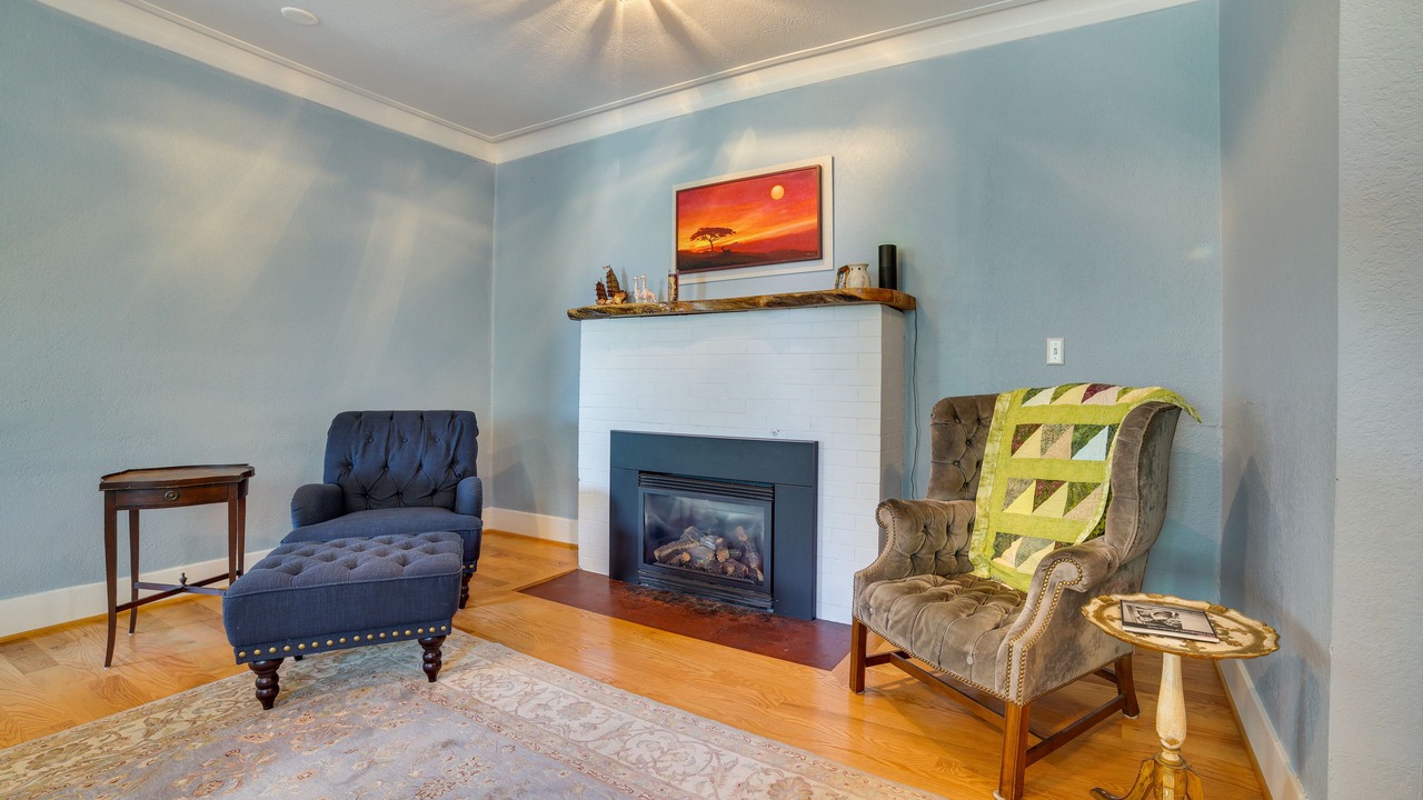 Photo of Livingroom in Seattle Metro Area