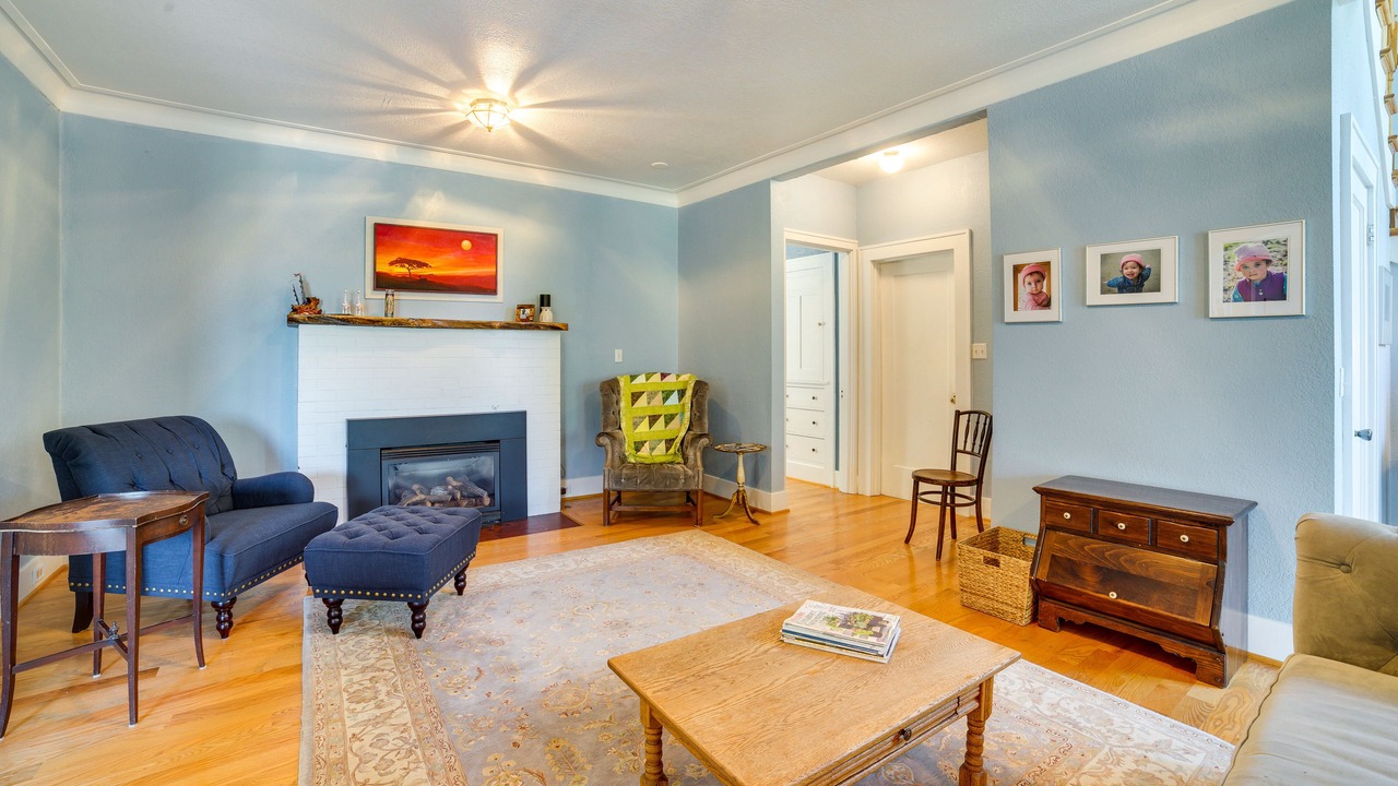 Photo of Livingroom in Seattle Metro Area