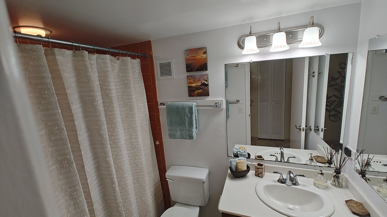 Photo of Bathroom in Kahaluu Bay