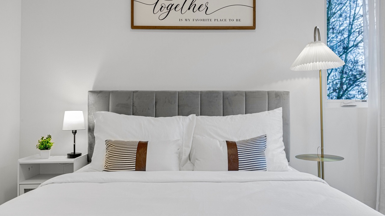 Photo of Bedroom in Broadway