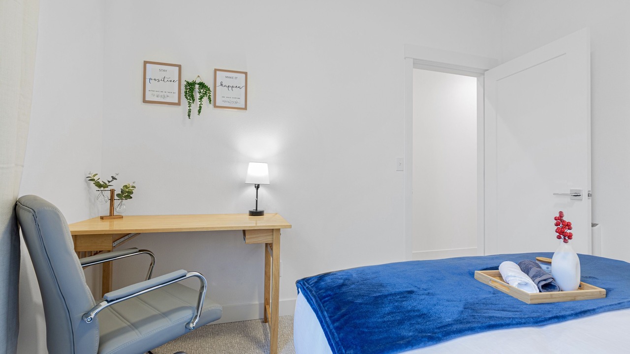 Photo of Bedroom in Broadway