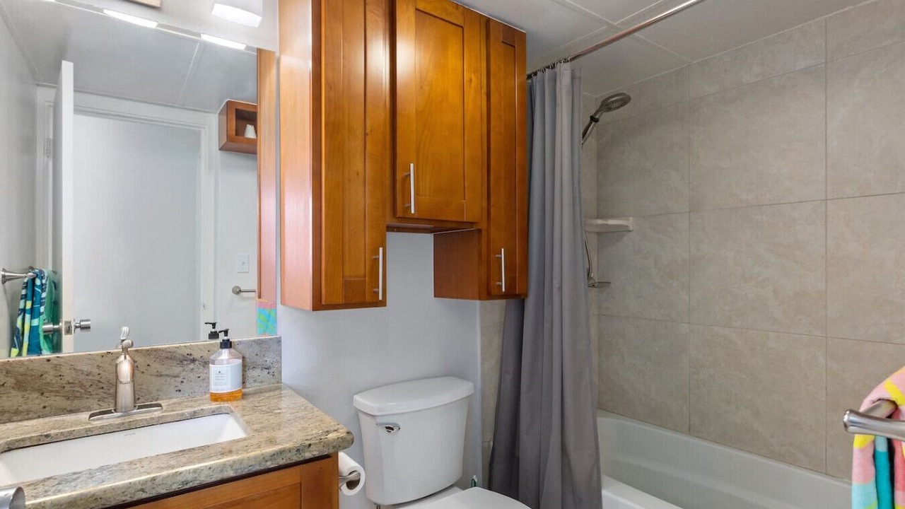 Photo of Bathroom in McCully - Moiliili