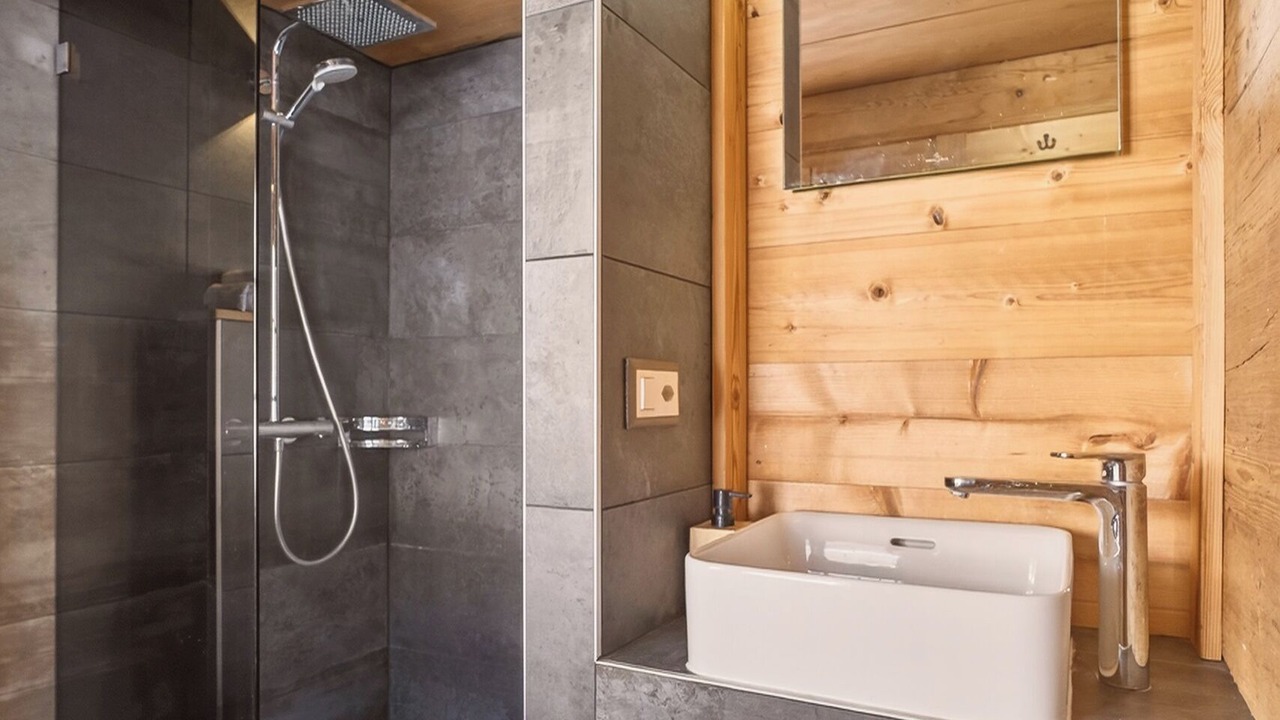 Photo of Bathroom in Zig Zag Ward