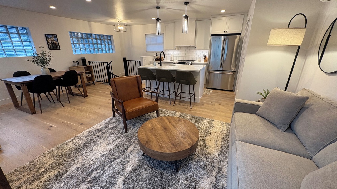 Photo of Livingroom in East Queen Anne