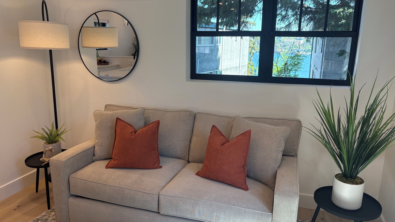 Photo of Livingroom in East Queen Anne