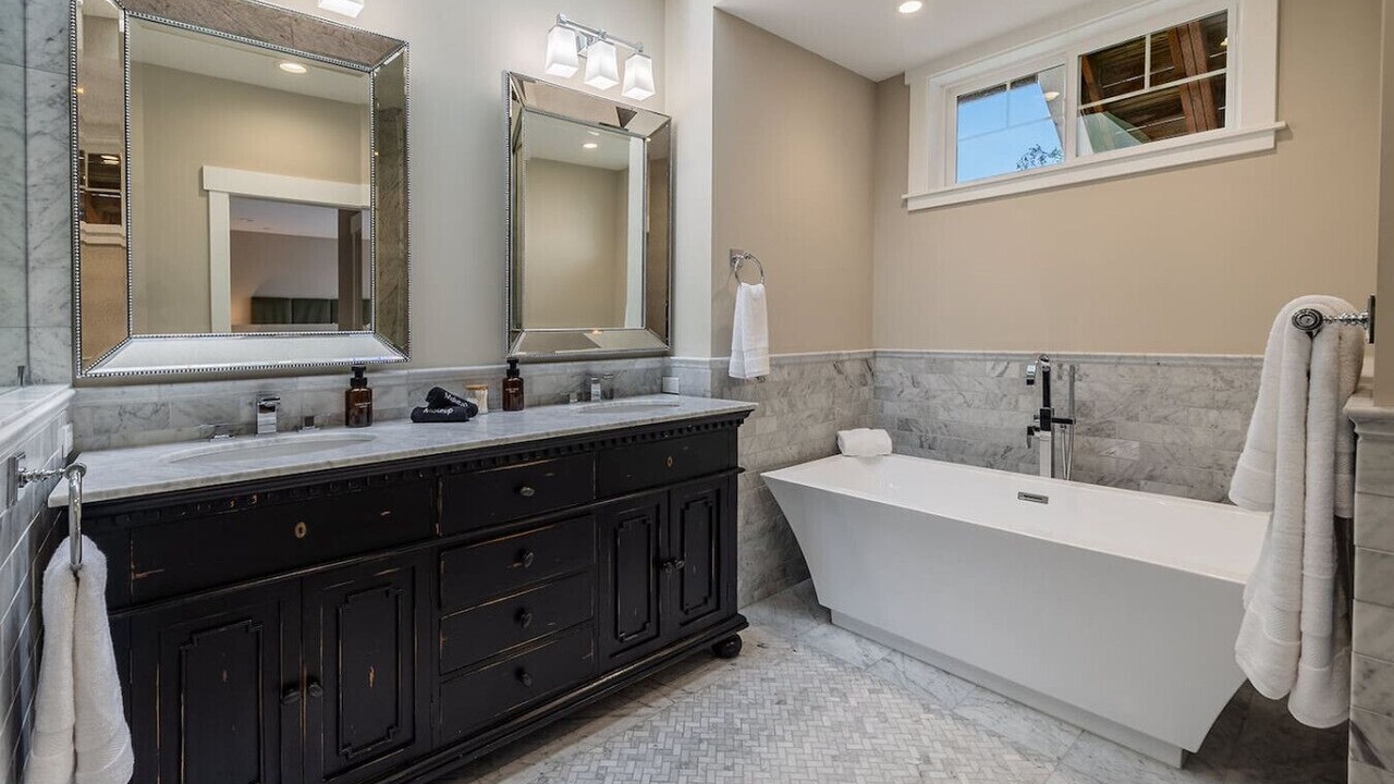 Photo of Bathroom in East Queen Anne