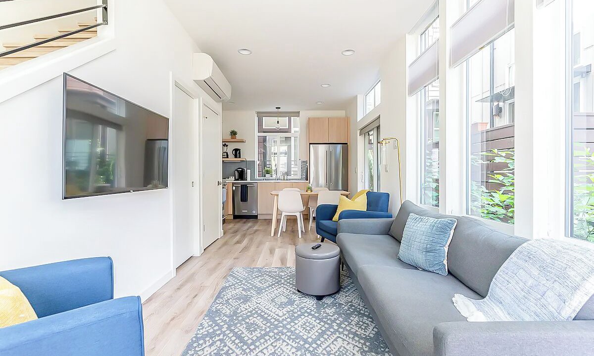 Photo of Livingroom in East Queen Anne