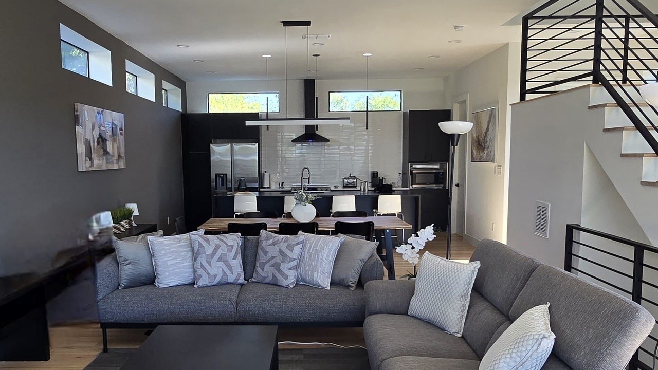Photo of Livingroom in Government Hill