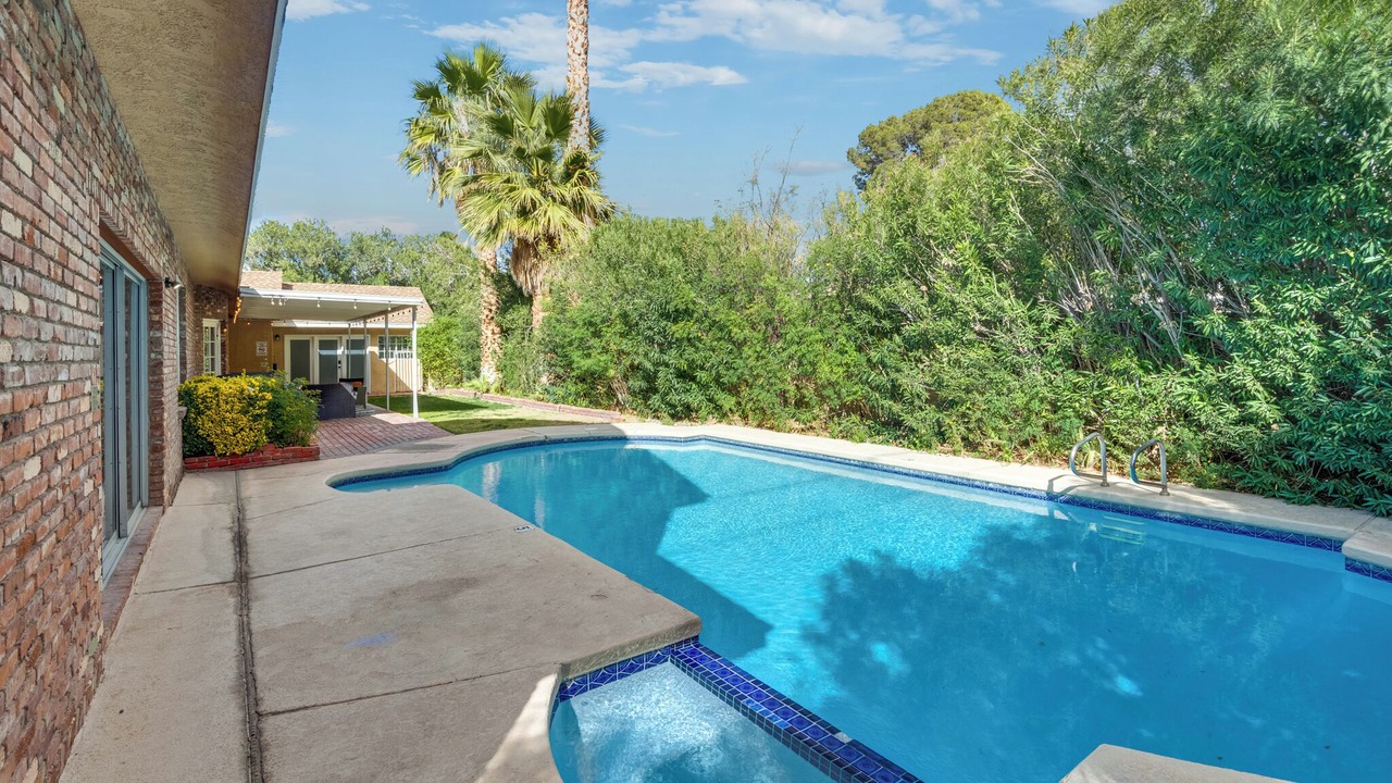 Photo of Outdoor in McNeil Estates
