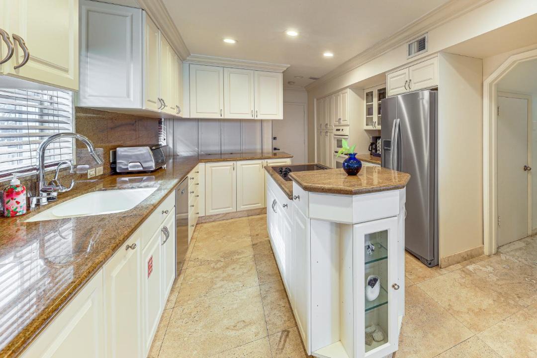 Photo of Kitchen in Lauderdale Beach