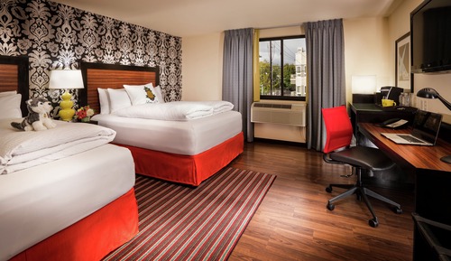 Room, 2 Queen Beds, Roll-in Shower
