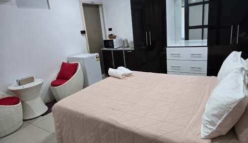 Studio Apartment with Queen Bed