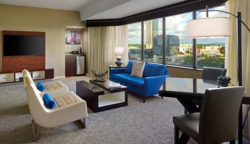 One-Bedroom King Corner Suite - High Floor