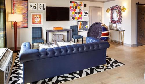 Junior King Suite with Pool View