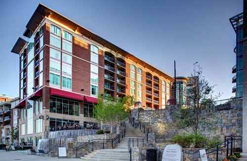 Greenville Downtown Hotel | Hampton Inn & Suites Greenville-Downtown-Riverplace