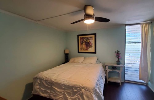 Mokuleia Apartment | North Shore Ocean and Mountain Views Steps to Aweoweo Beach Park Pet friendly