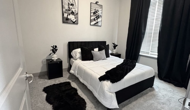 Buckhead 1BR · Pool · Gym · World Cup Host City · Walk to MARTA
