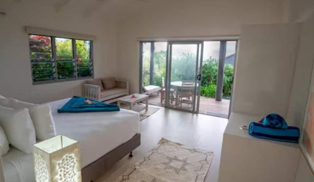 Raitotoka Eco Resort Deluxe Double Room with Balcony and Sea View