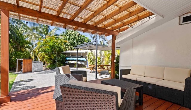 2BR Moorea Retreat with Private Canal & BBQ